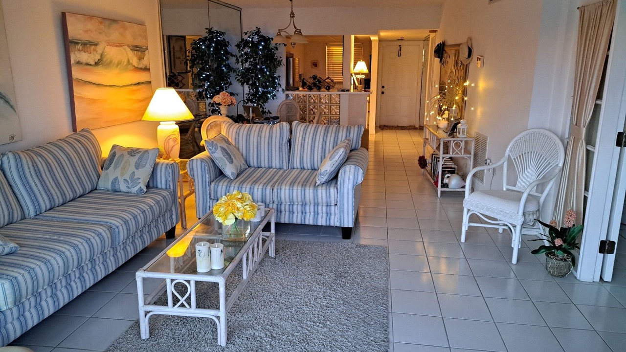 Photo of Livingroom in Santa Barbara Estates
