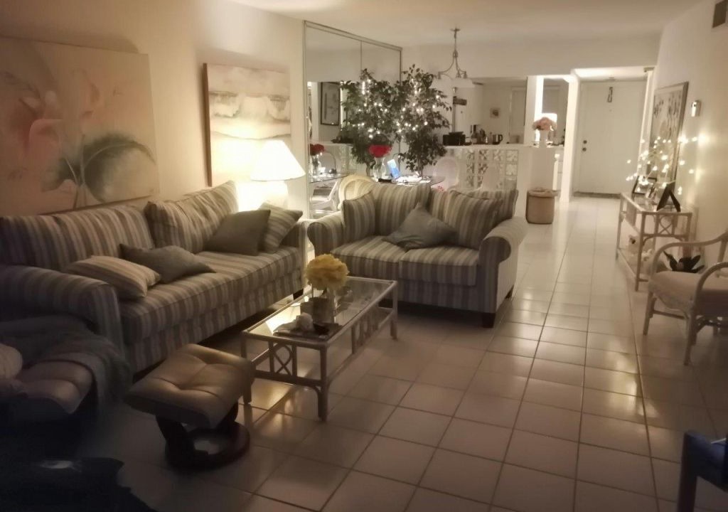 Photo of Livingroom in Santa Barbara Estates
