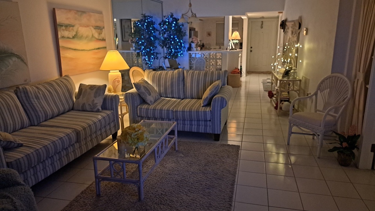Photo of Livingroom in Santa Barbara Estates