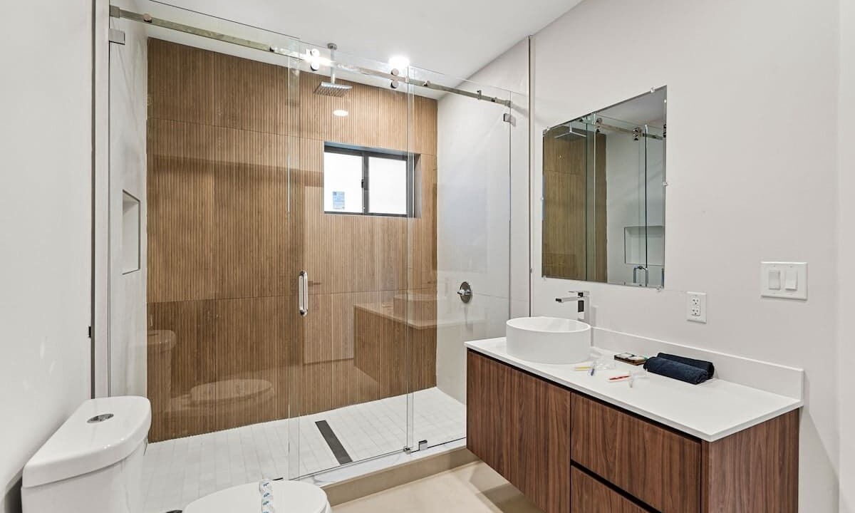 Photo of Bathroom in Golden Glades