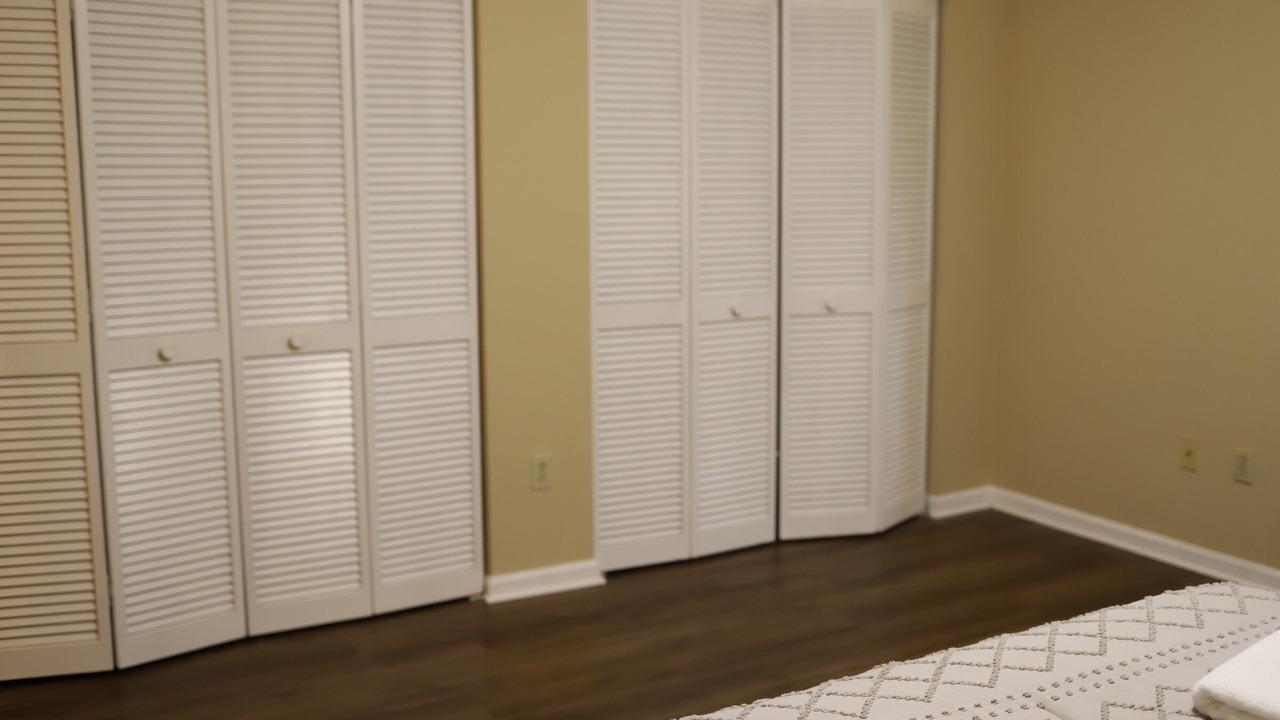 Photo of Bedroom in Greenview Shores