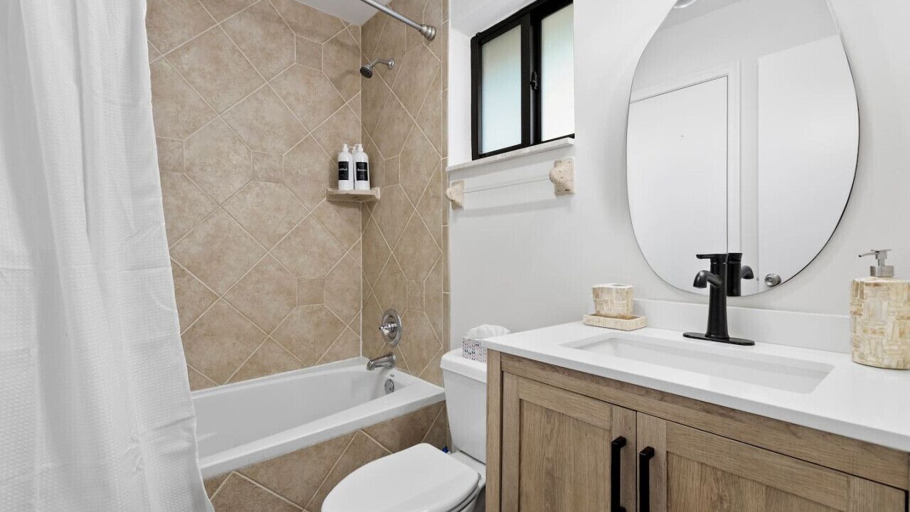 Photo of Bathroom in Tropic Palms