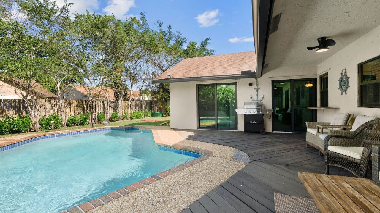 Photo of Patio Balcony in Tropic Palms