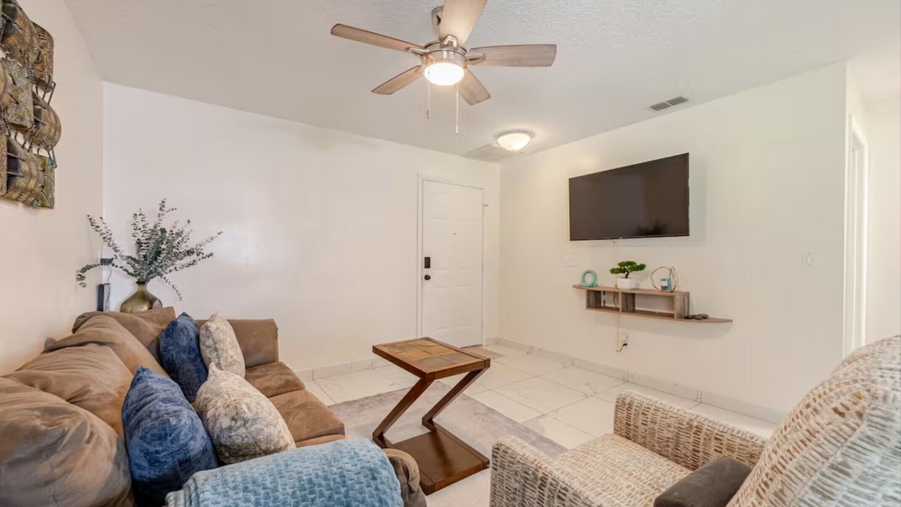 Photo of Livingroom in Deltona Lakes