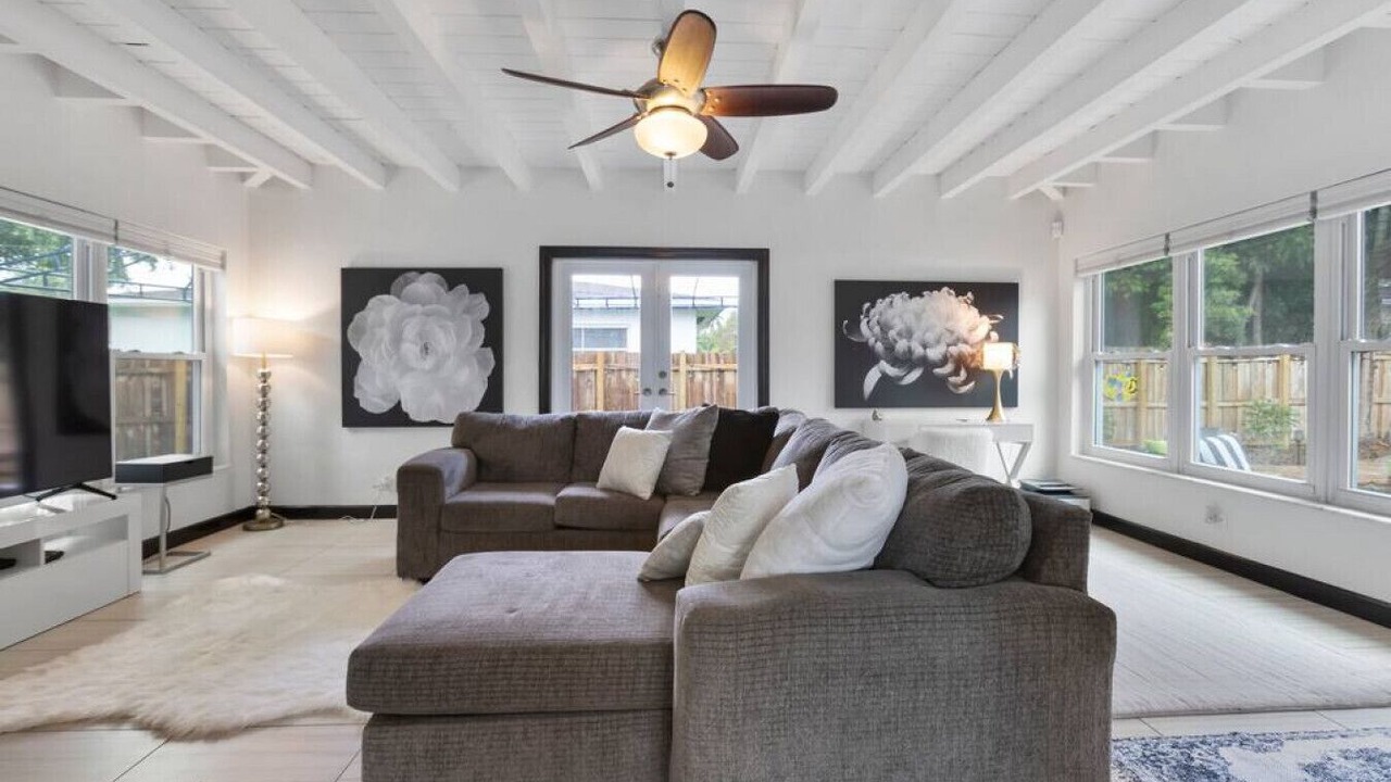 Photo of Livingroom in El Portal