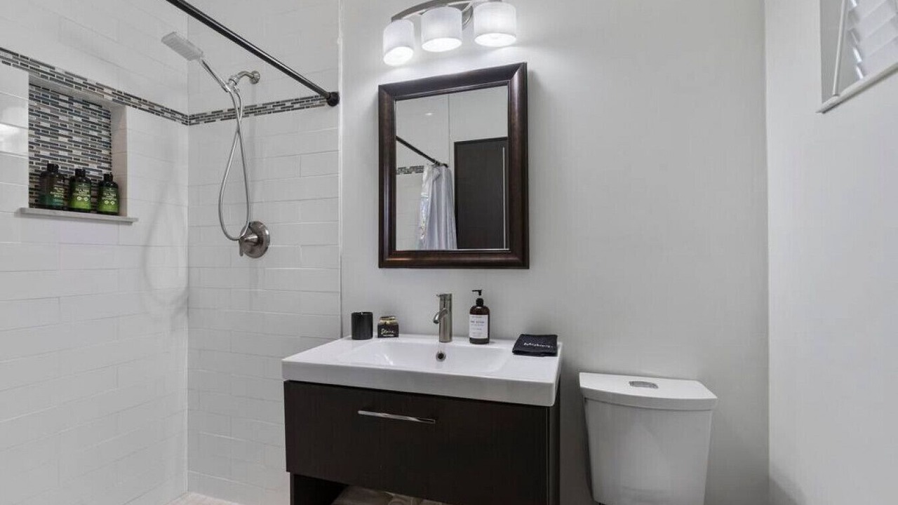 Photo of Bathroom in El Portal