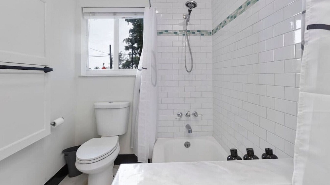 Photo of Bathroom in El Portal