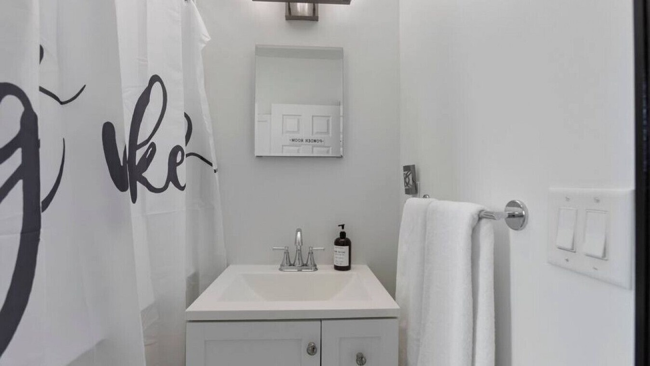 Photo of Bathroom in El Portal