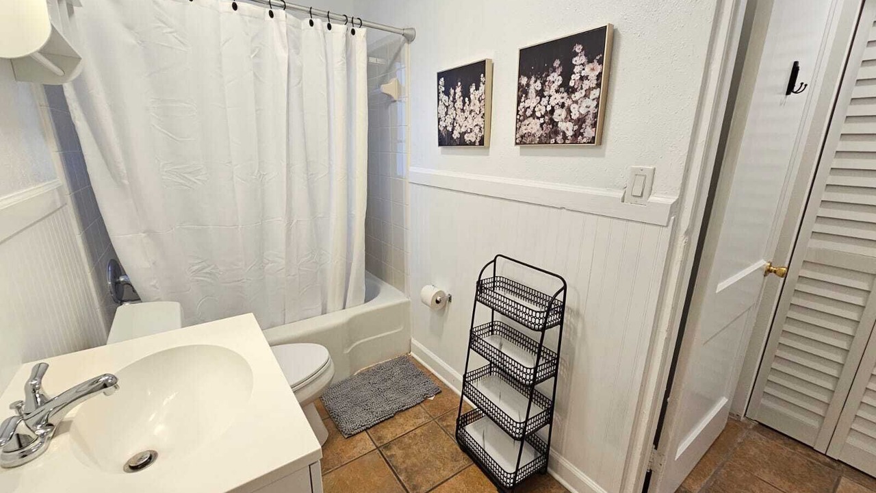Photo of Bathroom in Colonialtown South