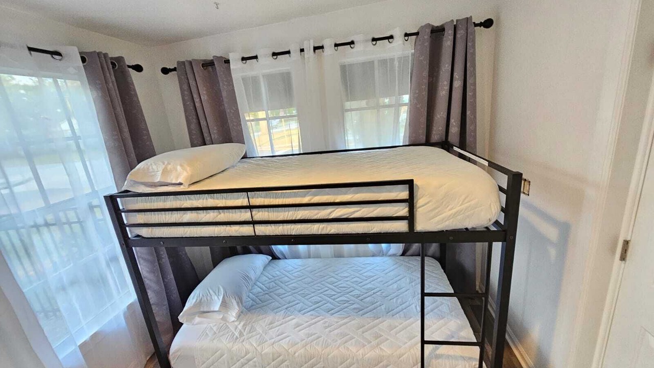 Photo of Bedroom in Colonialtown South