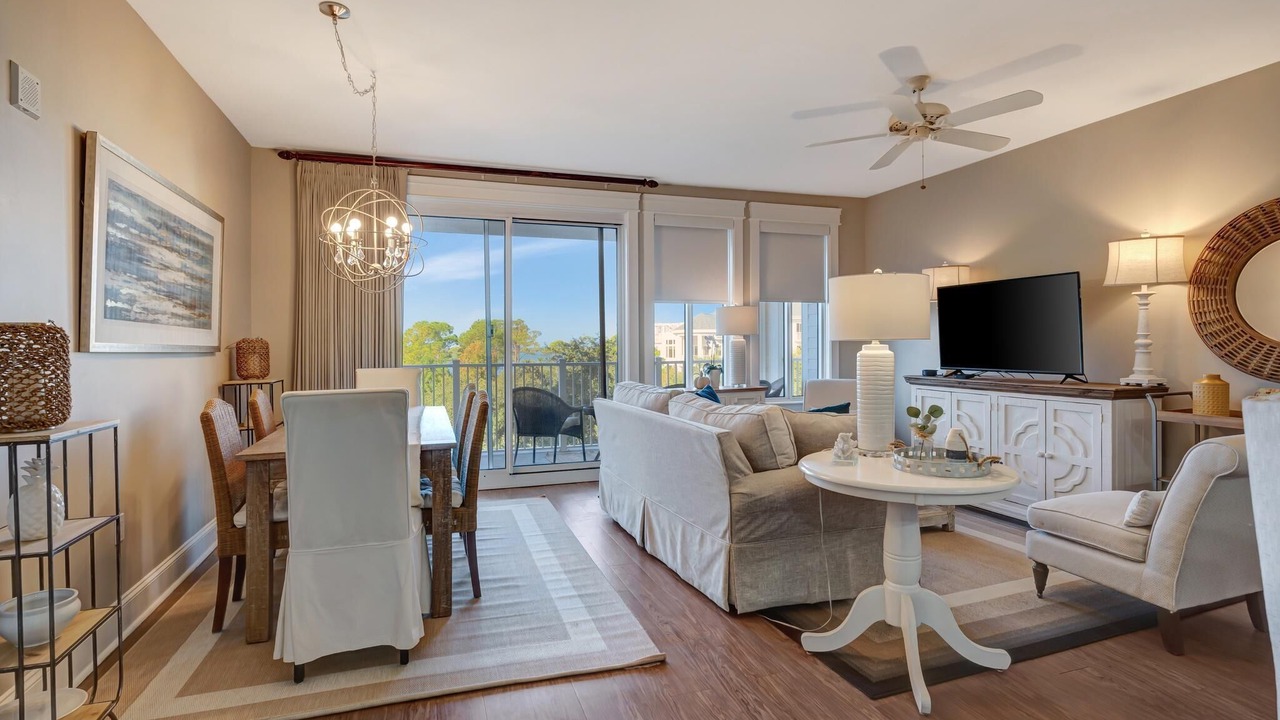 Photo of Livingroom in Baytowne Wharf