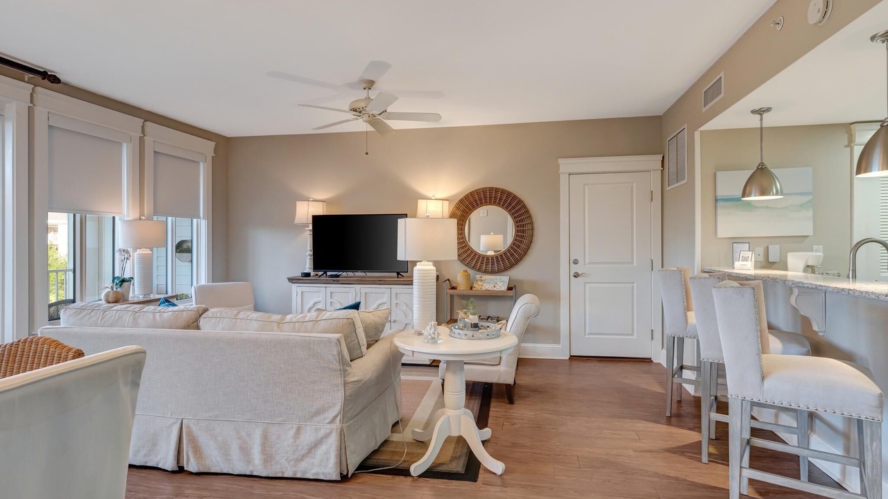 Photo of Livingroom in Baytowne Wharf