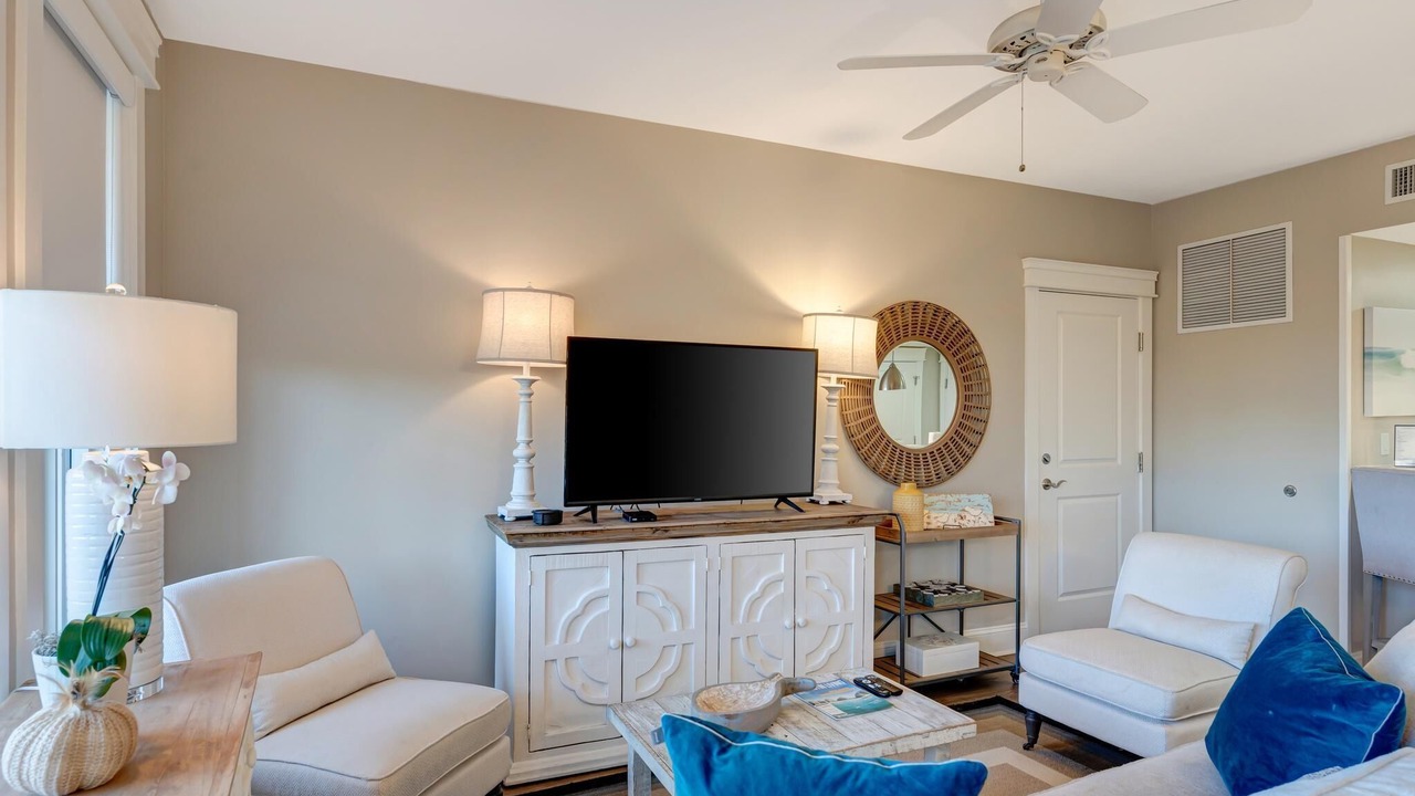 Photo of Livingroom in Baytowne Wharf