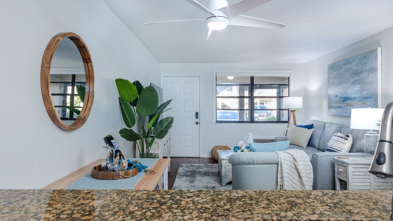 Photo of Livingroom in Cypress Lake