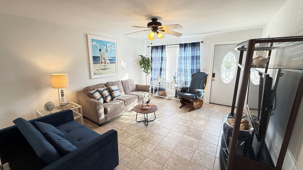 Photo of Livingroom in Royal Harbor