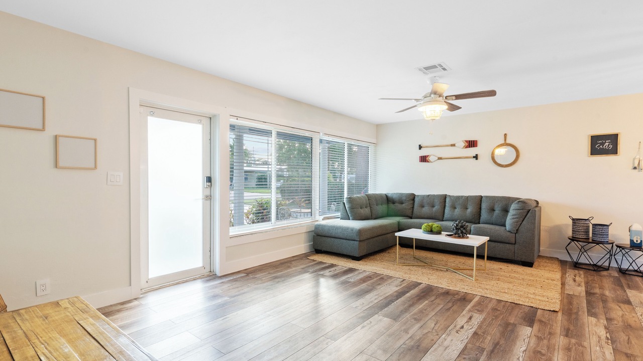 Photo of Livingroom in Survey Creek