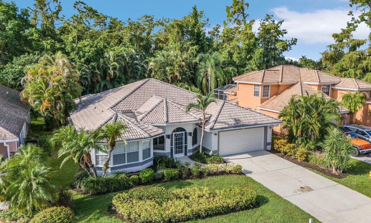 Photo of Outdoor in Crown Pointe