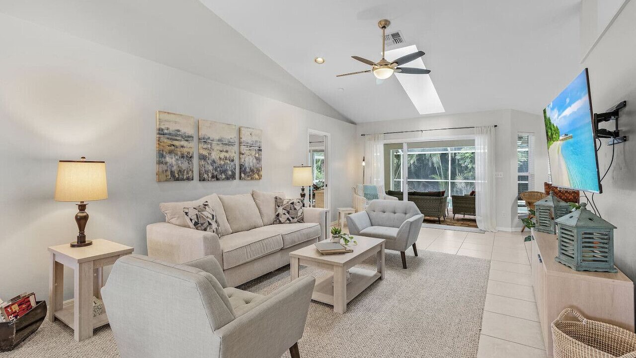 Photo of Livingroom in Crown Pointe