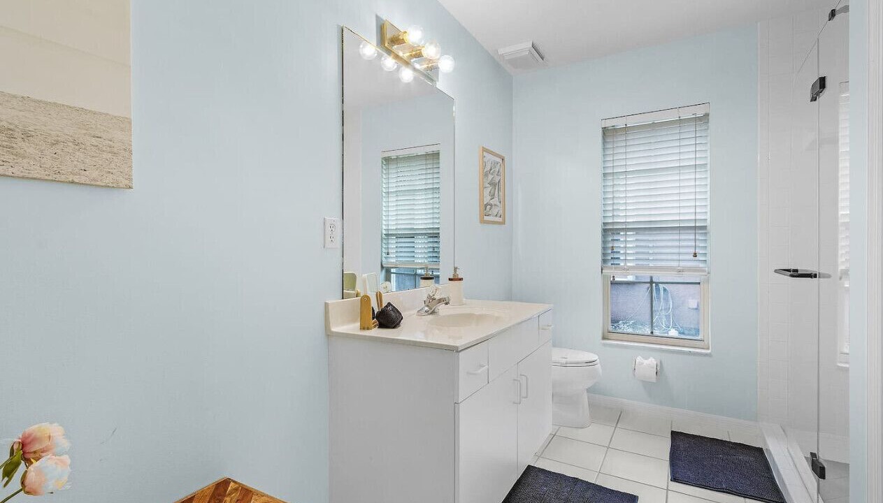 Photo of Bathroom in Crown Pointe