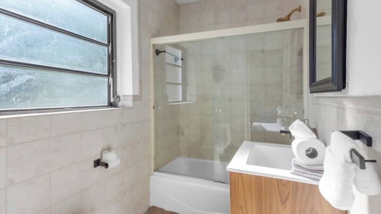 Photo of Bathroom in Pinecrest