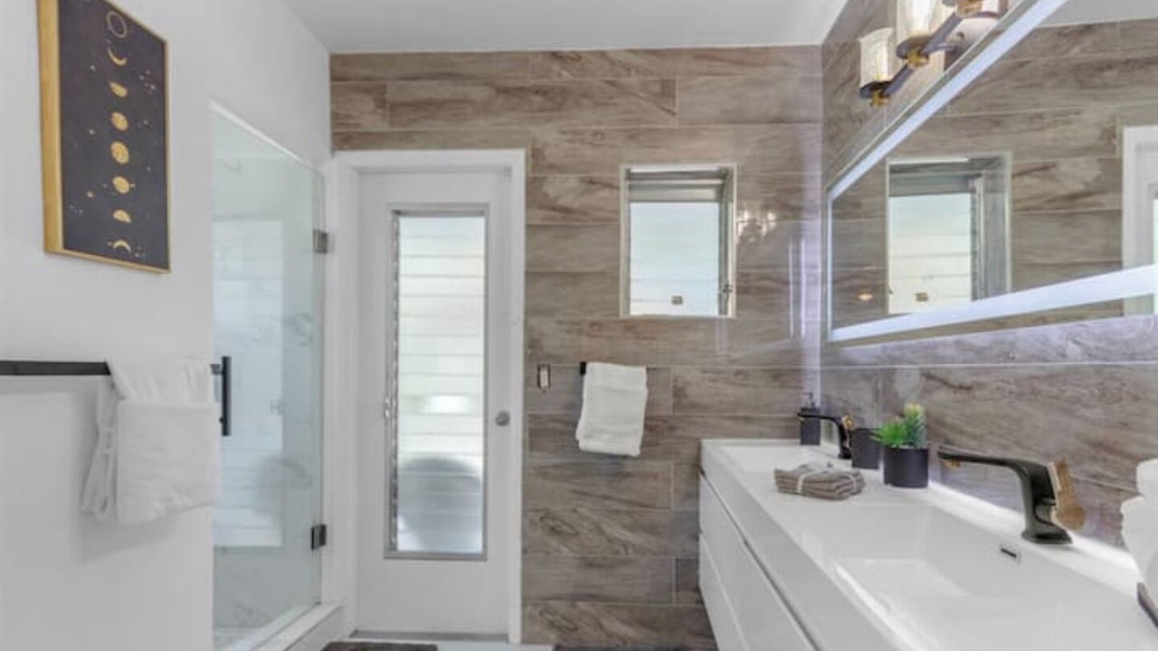 Photo of Bathroom in Pinecrest