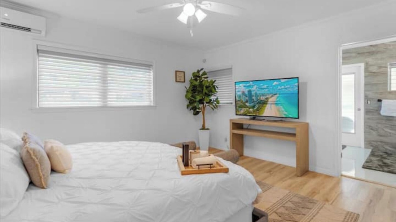 Photo of Bedroom in Pinecrest