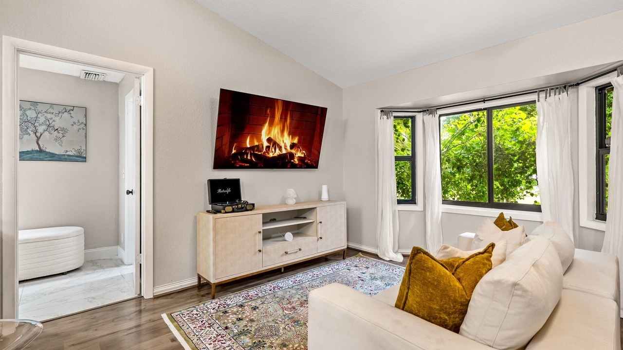 Photo of Livingroom in Hunt Club