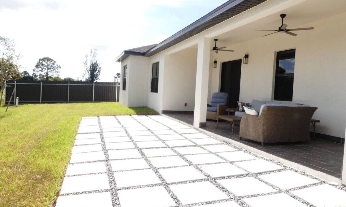 Photo of Patio Balcony in Jacarandas