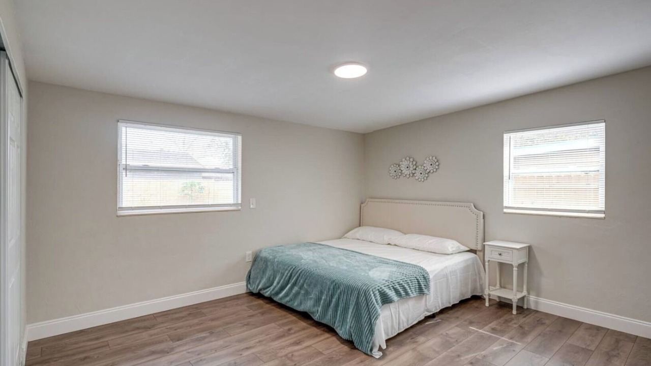 Photo of Bedroom in Inwood