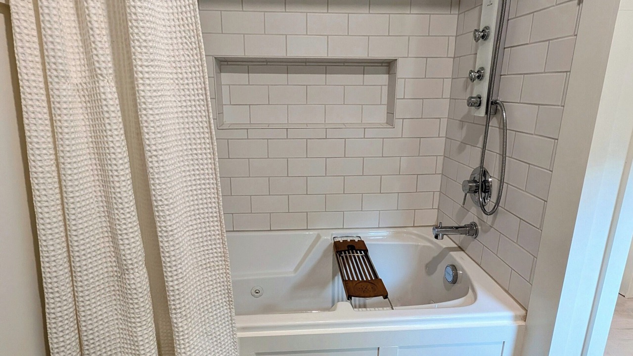 Photo of Bathroom in Graysville