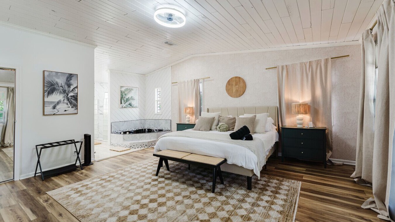 Photo of Bedroom in Lake Clarke Shores