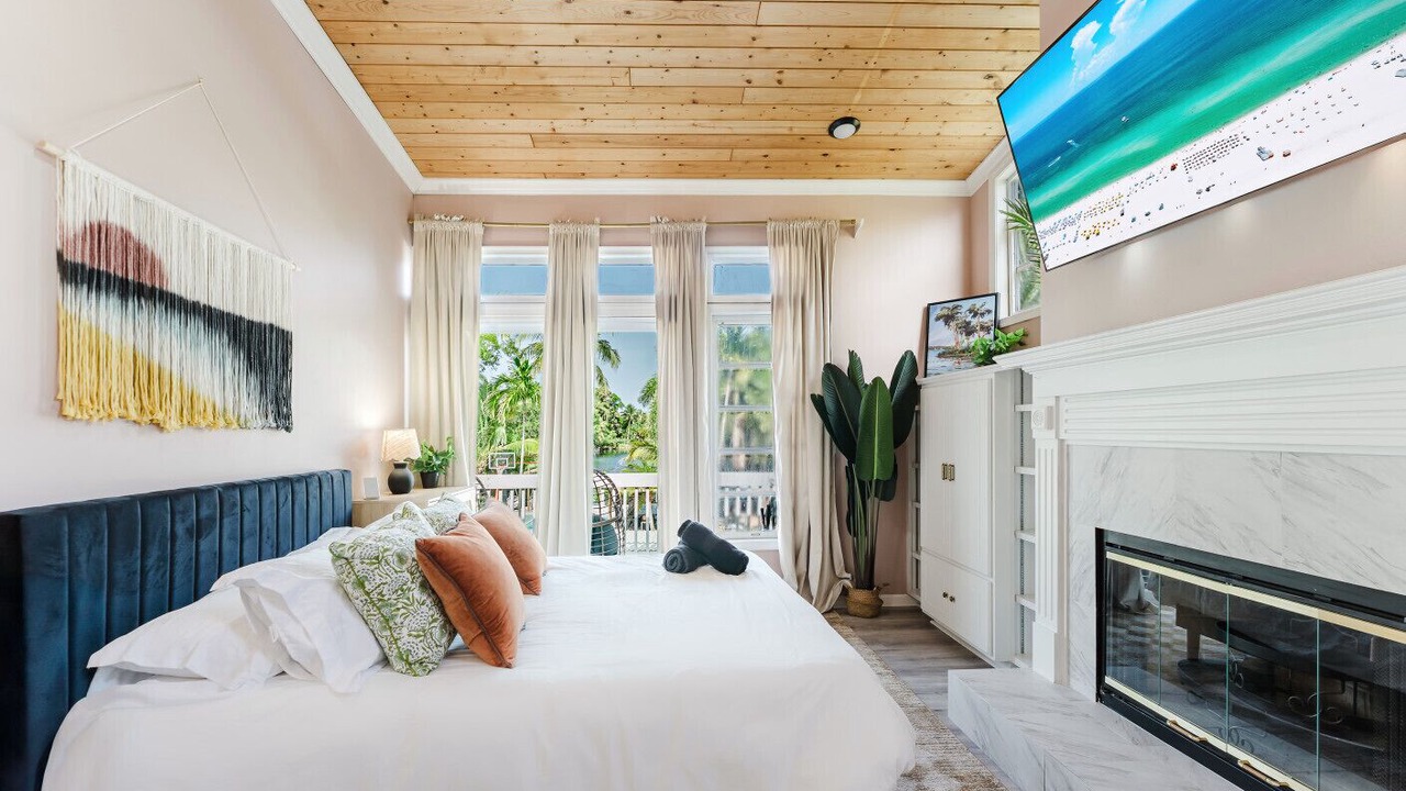 Photo of Bedroom in Lake Clarke Shores