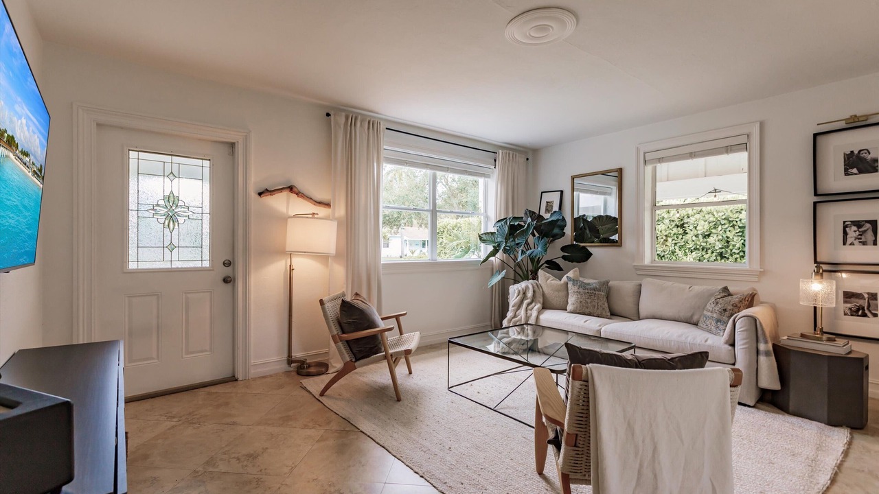 Photo of Livingroom in Lake Park
