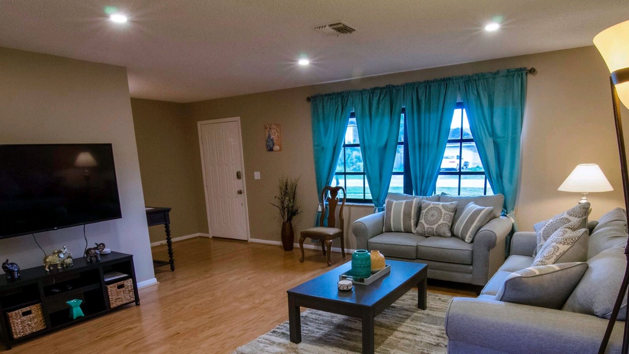 Photo of Livingroom in Deltona Lakes