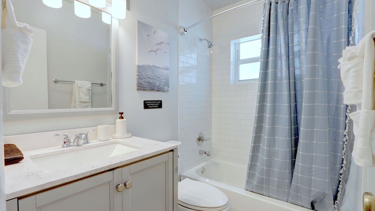 Photo of Bathroom in Garden Isles