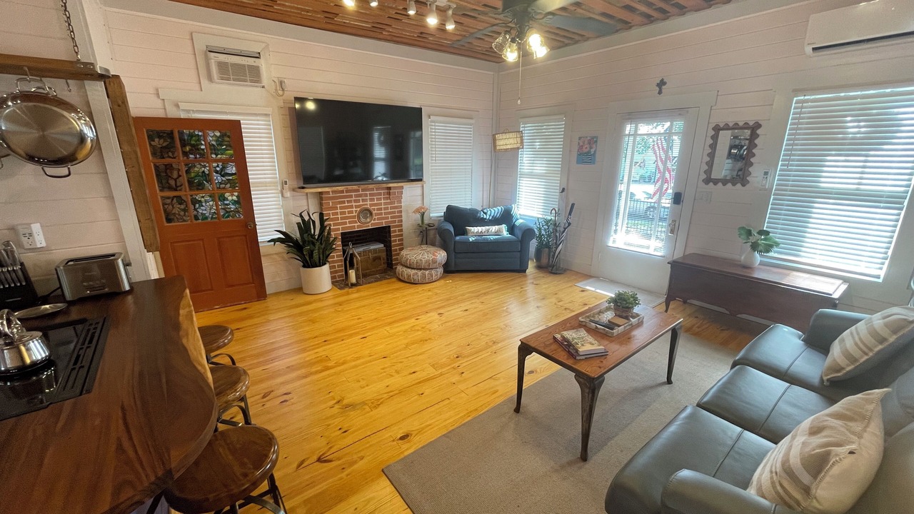 Photo of Livingroom in Monticello