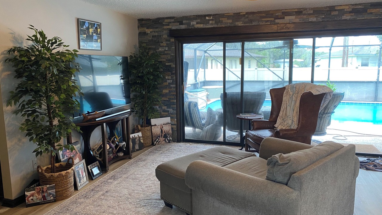 Photo of Livingroom in River Park