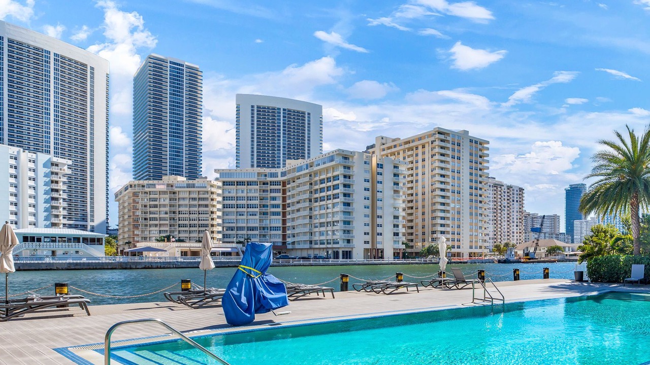 Photo of Outdoor in Hallandale Beach