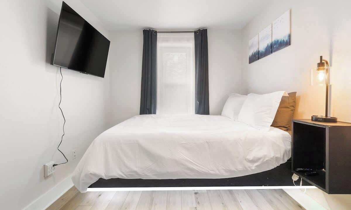 Photo of Bedroom in Northeast Pensacola