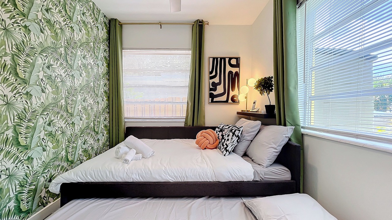 Photo of Bedroom in Oakland Park