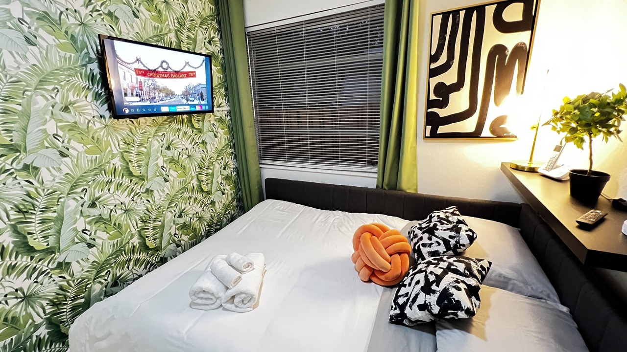 Photo of Bedroom in Oakland Park