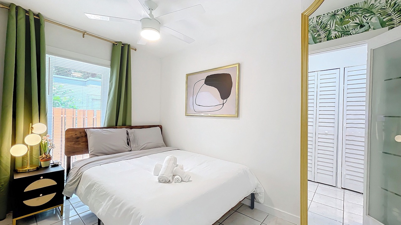 Photo of Bedroom in Oakland Park