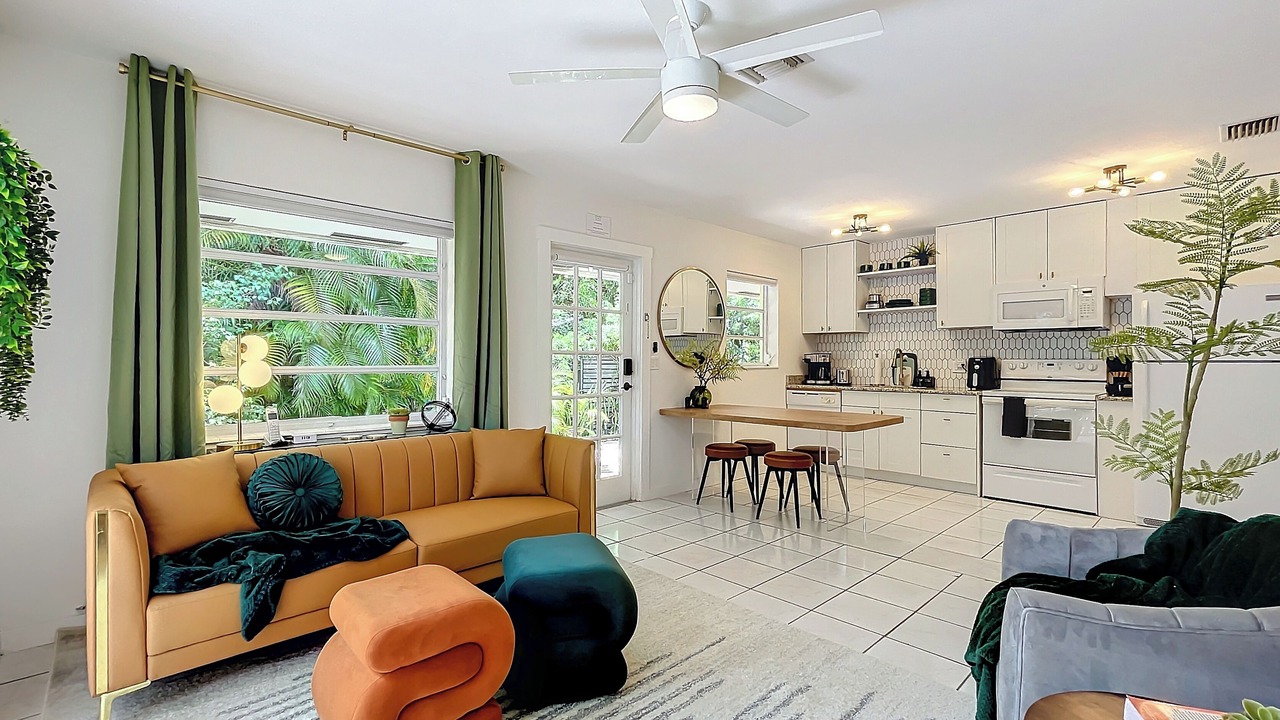 Photo of Livingroom in Oakland Park