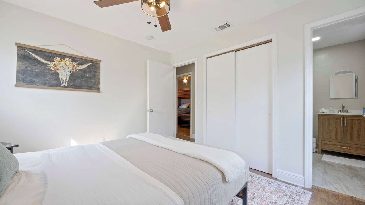 Photo of Bedroom in Tropic
