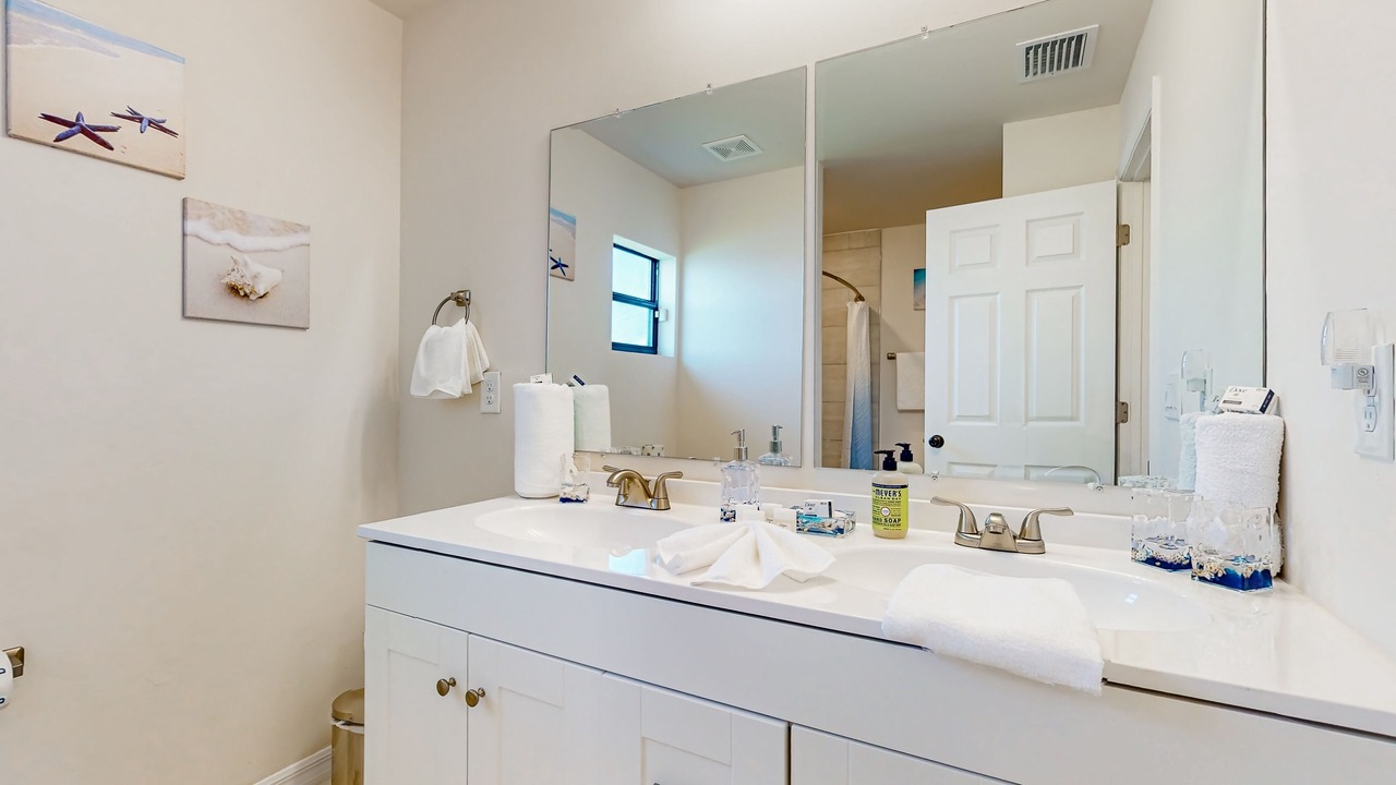 Photo of Bathroom in Diplomat