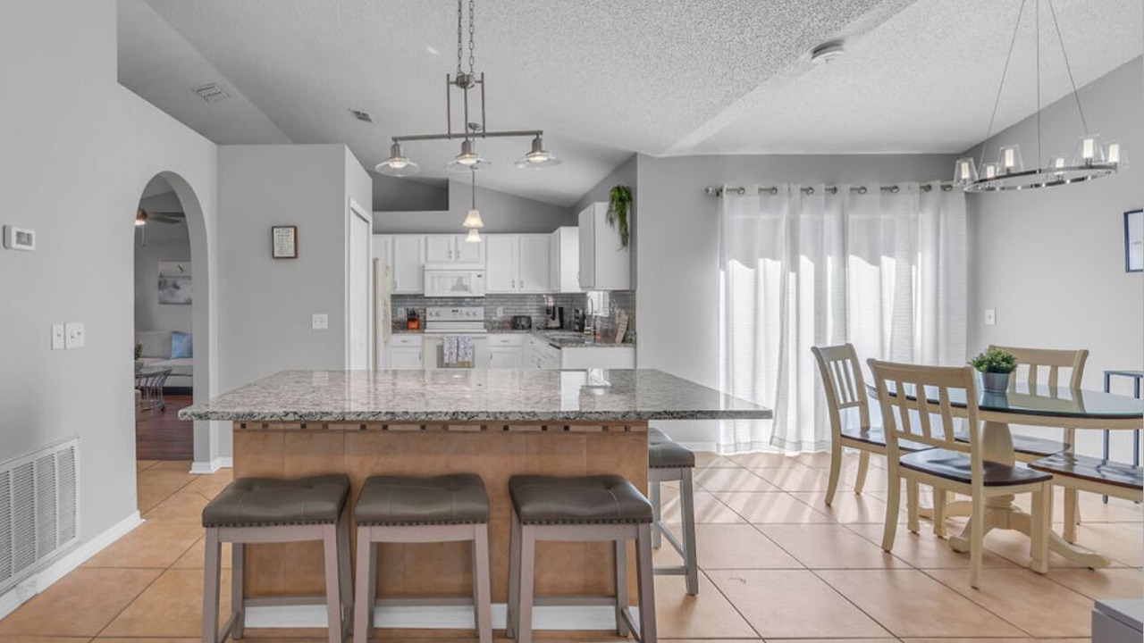 Photo of Kitchen in Sandalwood