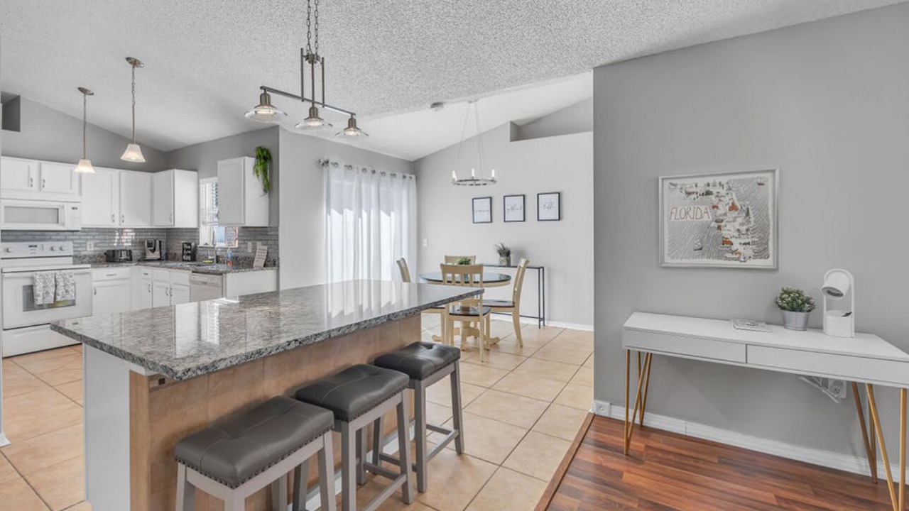 Photo of Kitchen in Sandalwood