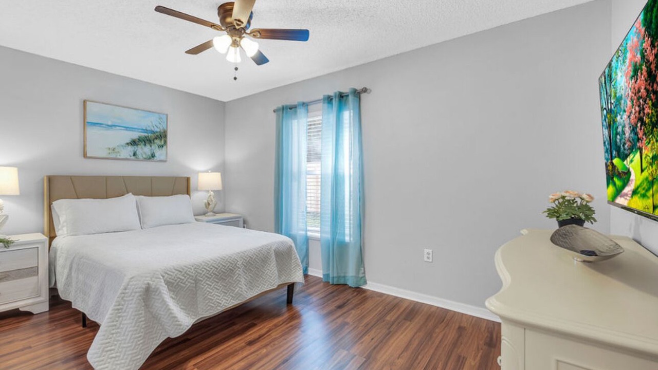 Photo of Bedroom in Sandalwood