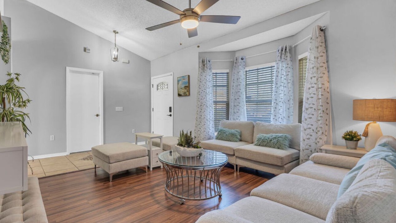 Photo of Livingroom in Sandalwood
