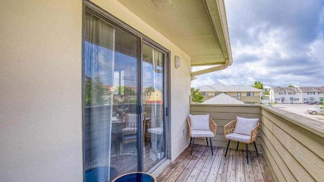 Photo of Patio Balcony in Emerald Waters Village